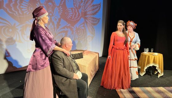 Спектакль «Свои люди — сочтёмся»