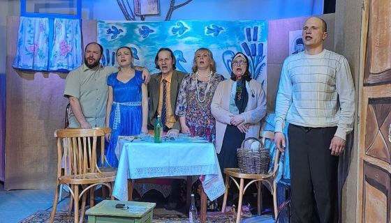 Спектакль «Семейный портрет с дензнаками»