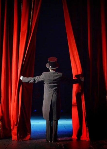 Спектакль «Новые приключения О. Бендера»