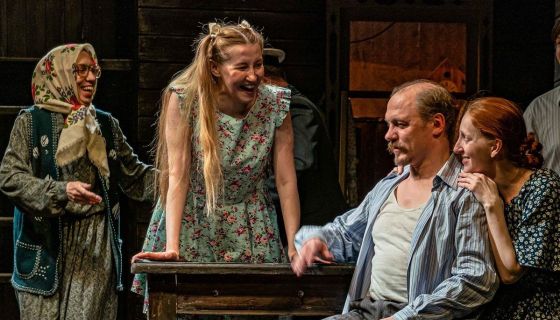 Спектакль «Любовь и голуби»