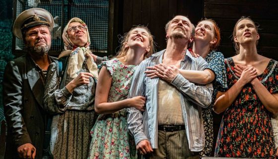 Спектакль «Любовь и голуби»