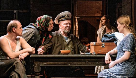 Спектакль «Любовь и голуби»