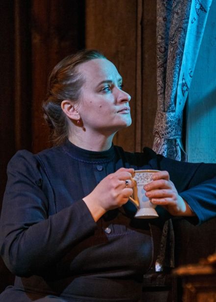 Спектакль «Мещане»