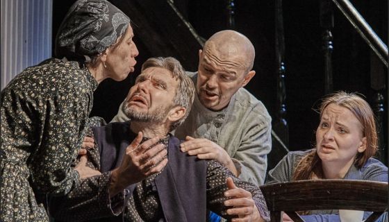 Спектакль «Мещане»