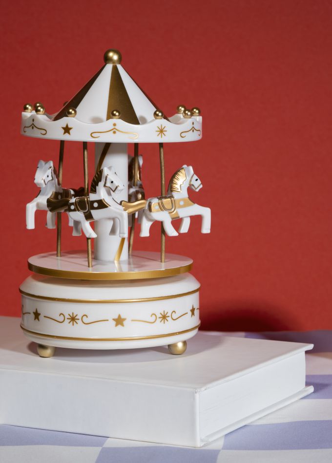 Мастер-класс по росписи шкатулки и декоративного украшения с лошадкой