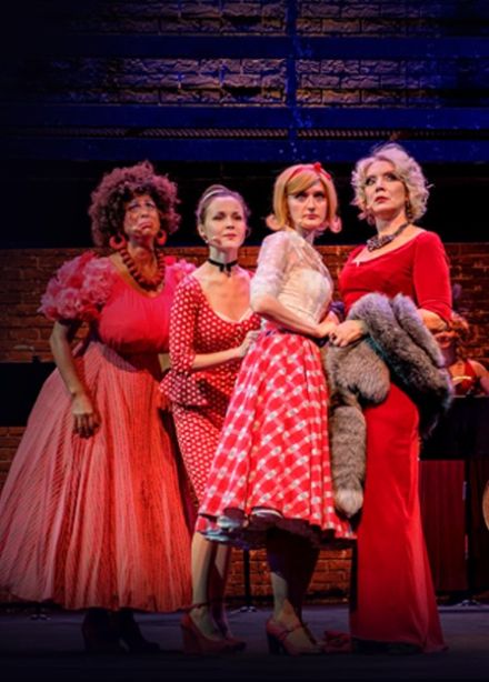 Мюзикл «Восемь женщин»